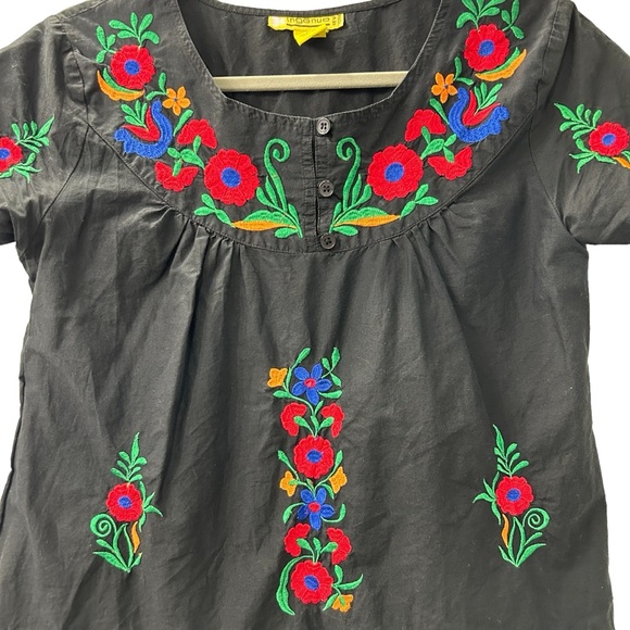 Ingenue New York Black Embroidered Floral Peasant Top Size M - Picture 3 of 7